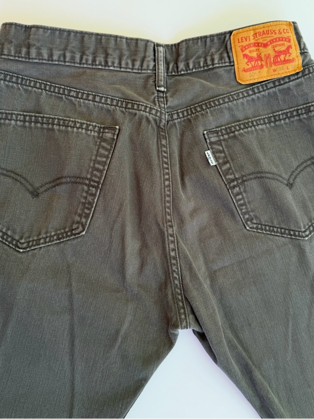 Men’s Vintage Levi’s 505 White Tab Denim Jeans
Medium Gray Color Size 34x30​ - Picture 3 of 11